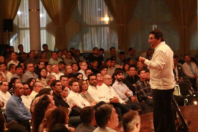 "El pasado no se recuerda, se aprende", disertación sobre grandes liderazgos del pasado y sus enseñanzas para el futuro