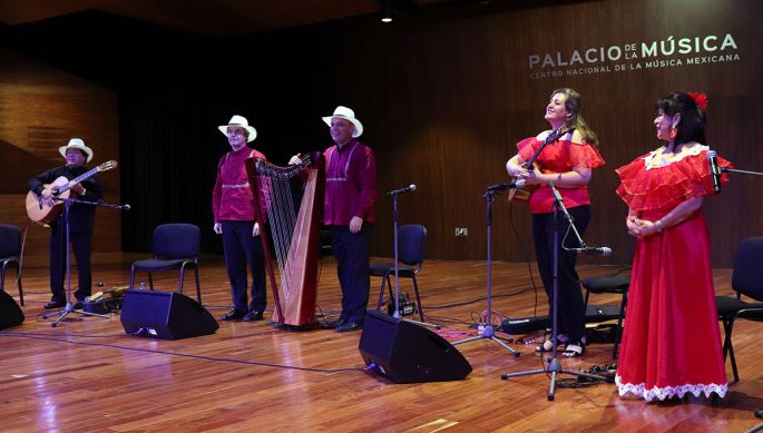 El grupo Arpa Café ofrece clase magistral y concierto en el Palacio de la Música