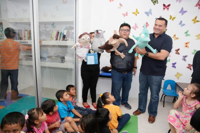 Inaugura Renán Barrera la biblioteca “Ché eliltáan” en la colonia Tixcacal Opichén