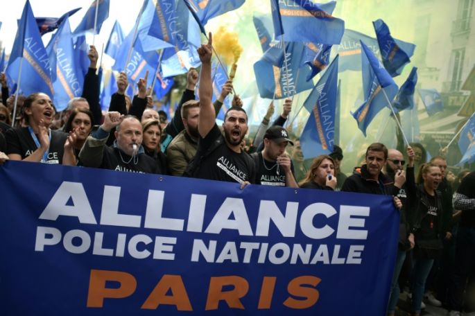 Miles de policías desfilan en París en una "marcha de la cólera"