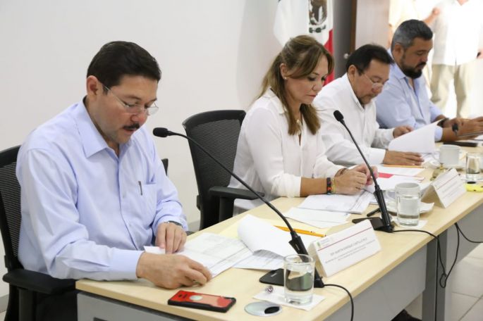 Gracias a la presión ciudadana, desechan iniciativa de Vila para calcular pensiones y jubilaciones en UMAs