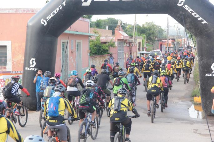 Rodada del Grupo Ciclista TMB en Tekax por su quinto aniversario