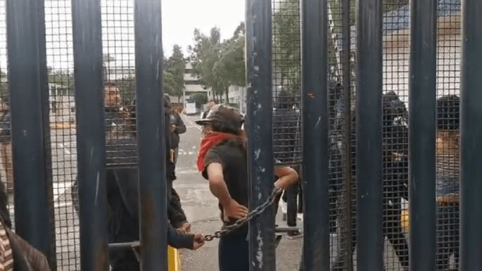 Encapuchados toman las instalaciones de Prepa en la CDMX; protestan contra la violencia de género