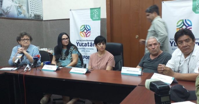 Medio centenar de artistas presentan sus obras en venta pre navideña