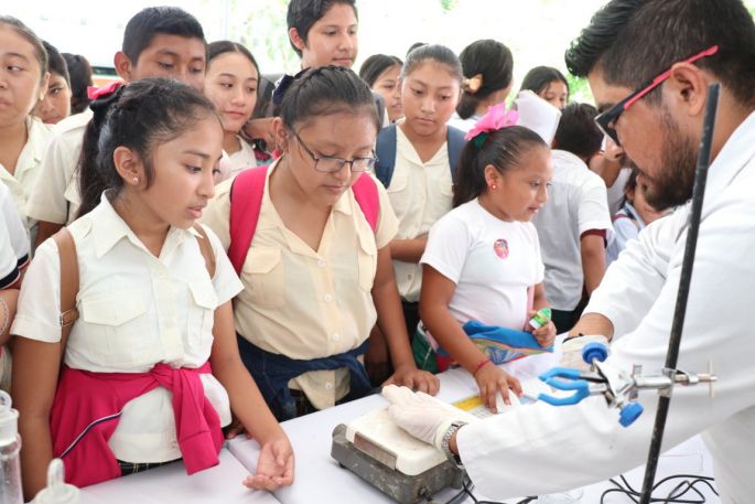 Involucran a niñas y adolescentes con la ciencia