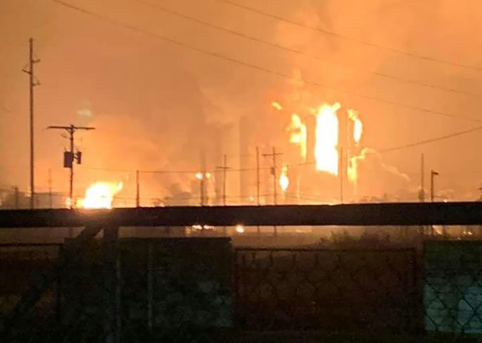 Explosión en planta petroquímica de Texas deja tres heridos
