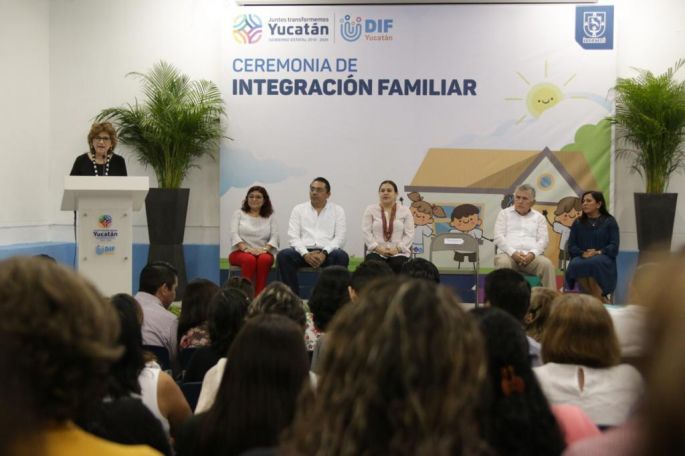 En emotiva ceremonia, cumplen su sueño de ser mamás y papás