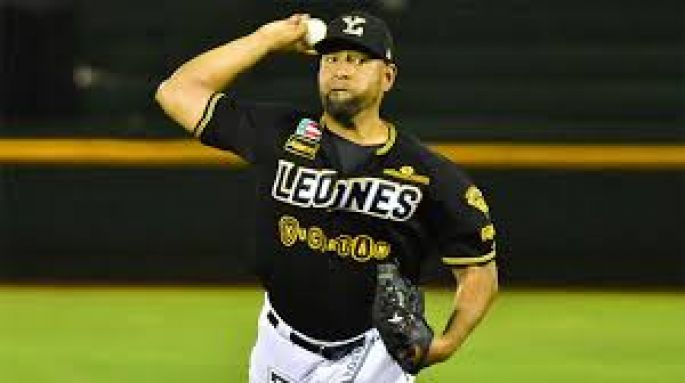 El melenudo César Valdez, Pitcher del Año 2019 de la Liga Mexicana de Beisbol