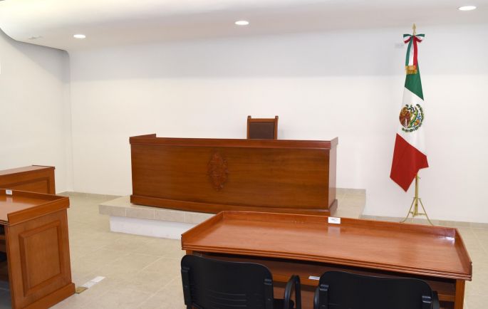 Realizan audiencia mercantil en salas de la UADY