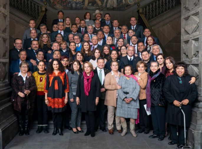 Se reúne AMLO con senadores del PT, Verde, Encuentro Social y MORENA en Palacio Nacional