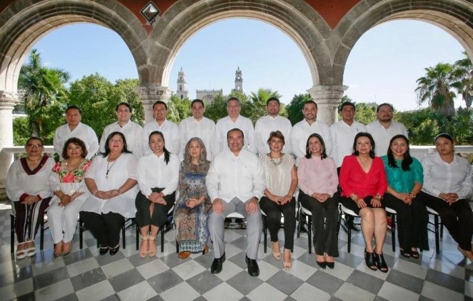 Sesión Solemne de Cabildo con motivo del 104 aniversario del Primer Congreso Feminista en Yucatán