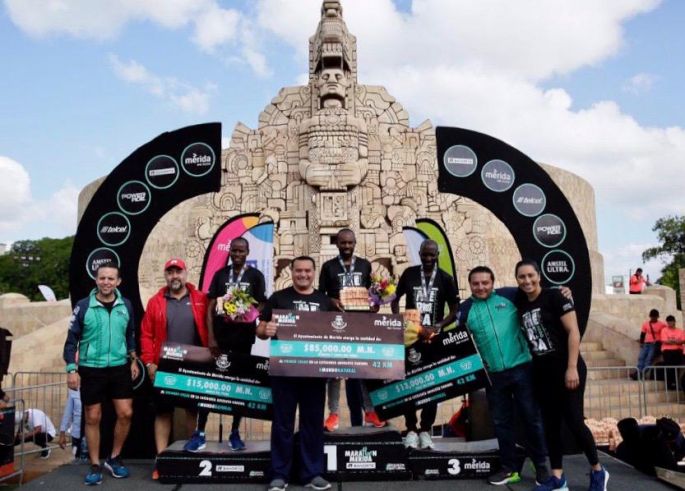 Más de 4,000 corredores participan en el Marathón Mérida 2020