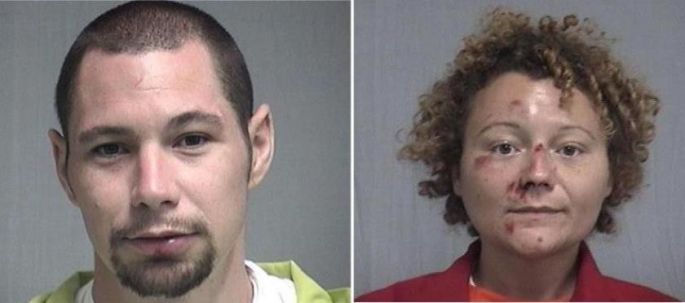Pareja practica sexo en el auto de la policía tras ser detenidos 