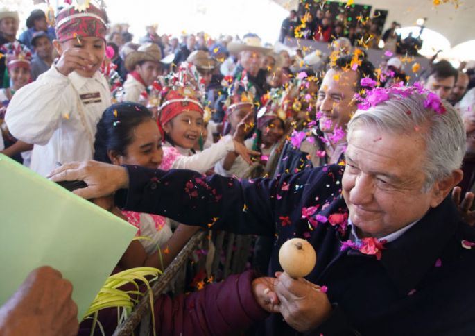 Afirma AMLO que todos los jóvenes podrán estudiar en Veracruz 