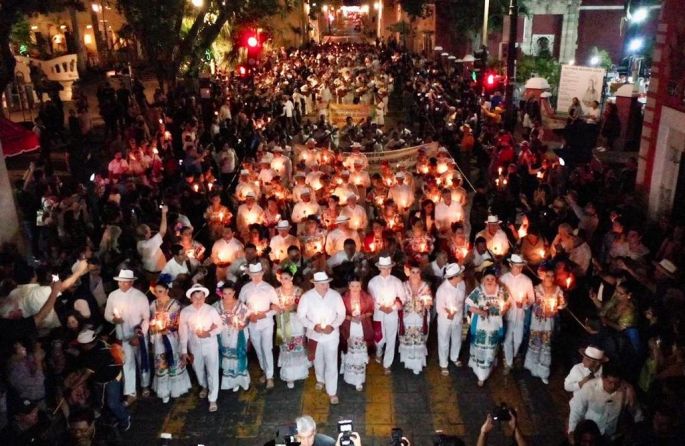 Miles de meridanos entonan las mañanitas a Mérida y participan en la callejoneada por su 478 aniversario