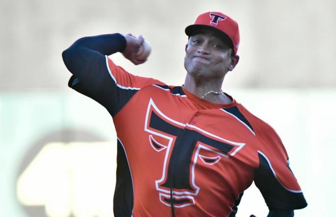 Nuevo refuerzo de los Leones, llega el pitcher cubano Jorge Martínez