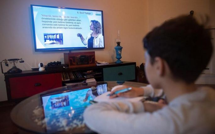 Solo un 5% del tiempo en televisión e internet dedican estudiantes a plataformas educativas