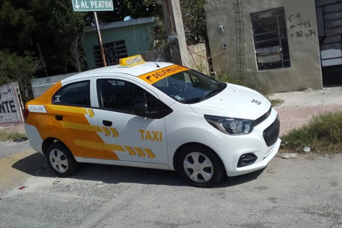 Autorizan que taxis y vehículos de plataformas digitales puedan transportar a 2 pasajeros durante contingencia sanitaria