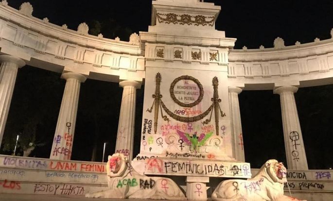 Propone MORENA  sancionar a quien dañe monumentos durante marchas en CDMX
