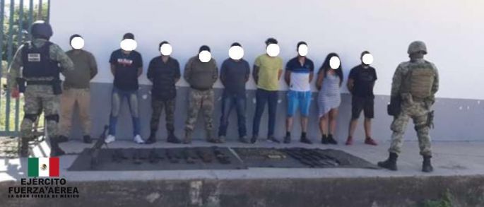 El ejército detiene a nueve personas fuertemente armadas en Michoacán 