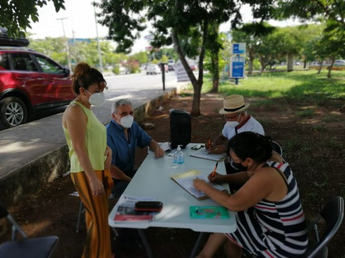 Continúa MORENA Yucatán recabando firmas para enjuiciar a los ex presidentes 