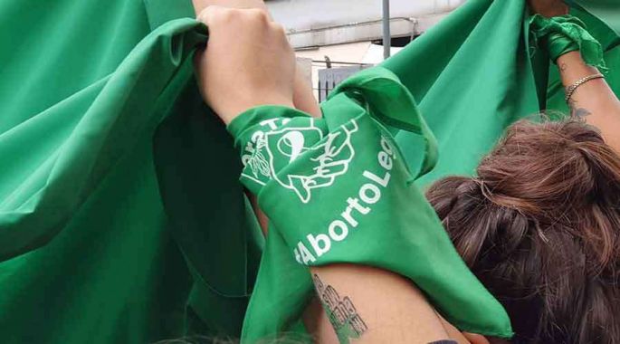 Diputado denuncia a feministas que promueven aborto clandestino en México