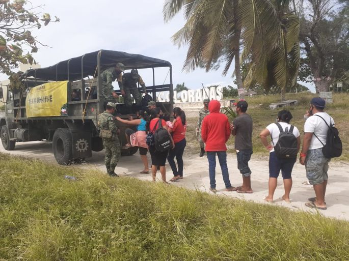 Ejército Mexicano participa en la evacuación de personas con motivo del Huracán “Delta”