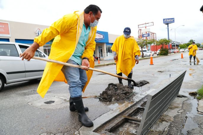 El alcalde Renán Barrera supervisa labores en la ciudad ante el paso de la tormenta tropical “Gamma”