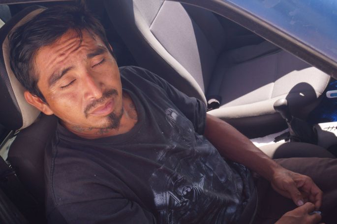 “Porque los miró feo”, policías de Akil le rompen las costillas a detenido 