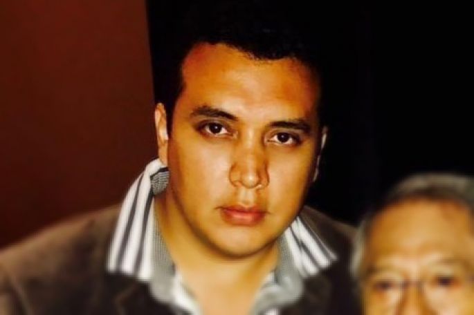 Arturo Corzo Bretón levanta la mano en el Distrito 4 local por MORENA
