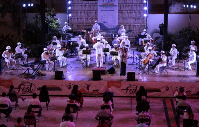 La Orquesta Típica Yukalpetén rinde homenaje a Armando Manzanero