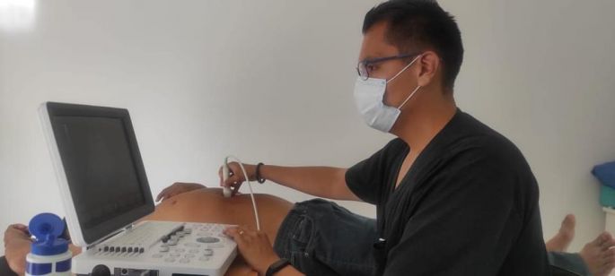 La alcaldesa de Tinum lleva servicios médicos especializados a Xcalacoop