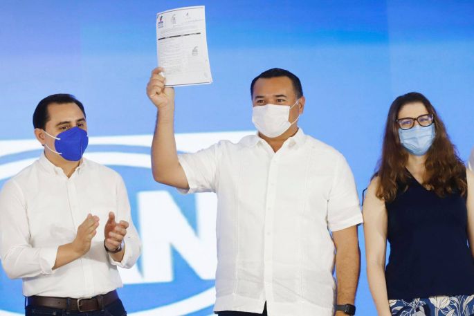 Renán Barrera Concha se registra como precandidato a la Presidencia Municipal de Mérida 