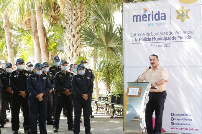 La Policía Municipal de Mérida recibe 50 cámaras de solapa para monitoreo de sus intervenciones