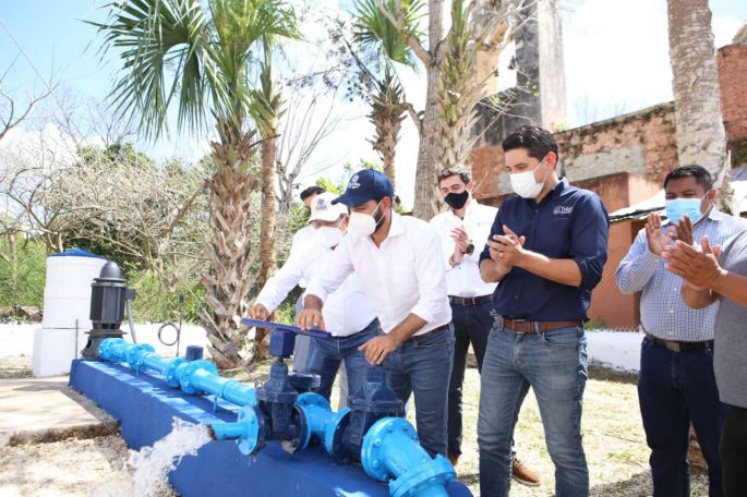 Gobierno del Estado y Ayuntamiento de Tekax entregan apoyos y mejoran servicios en las comisarías
