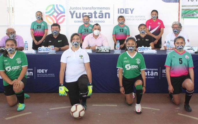Itzáes presenta a su equipo femenil   