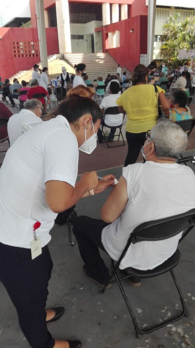 Llaman a adultos mayores a vacunarse contra la Covid19 en Yucatán 