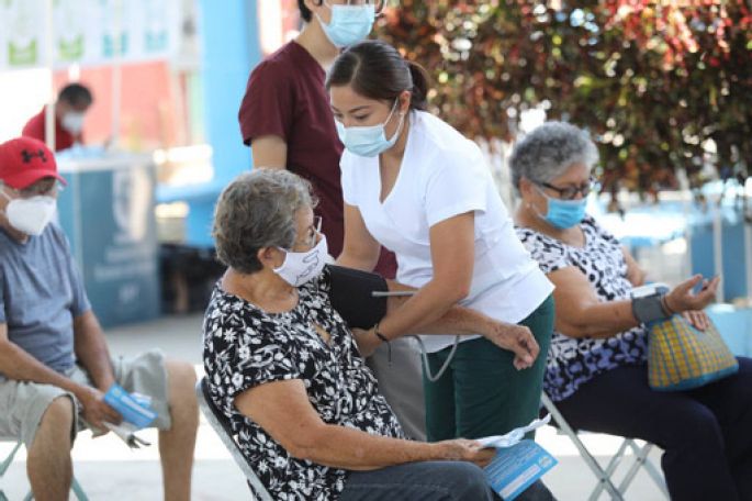 Inicia aplicación de la segunda dosis contra el Coronavirus a adultos mayores de 14 municipios del interior del estado