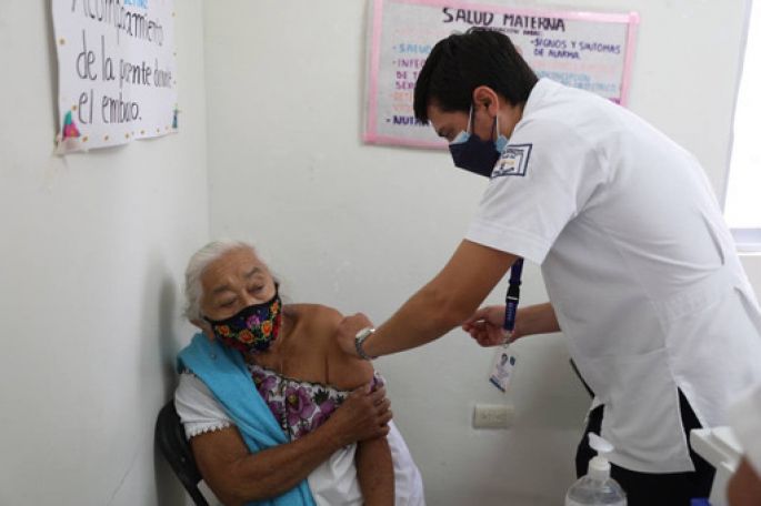 En Kanasín, adultos mayores reciben segunda dosis de vacuna contra el Coronavirus
