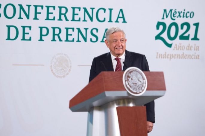 AMLO destaca avances de la vacunación a personas adultas mayores; es necesario volver a clases presenciales, afirma