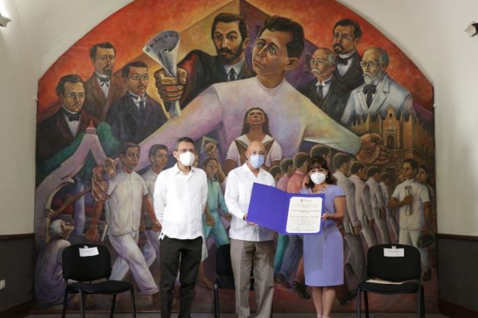 Recibe Leticia Sánchez Medel Premio Nacional de Periodismo FILEY   