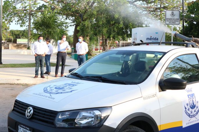 El Ayuntamiento de Mérida realiza intensas jornadas de fumigación y abatización en toda la ciudad para evitar la proliferación de moscos