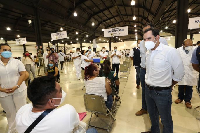 Inicia la aplicación de primeras dosis de vacuna contra Coronavirus a personas de 30 a 39 años en Mérida