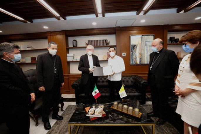 Invitan al Papa Francisco a visitar Yucatán