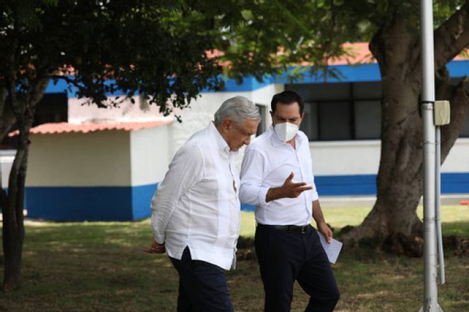 Se reúnen en Mérida Mauricio Vila Dosal y AMLO 