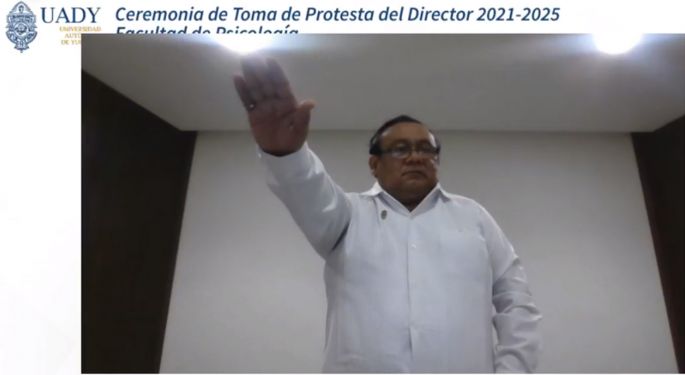 Rinde protesta nuevo director de la Facultad de Psicología   