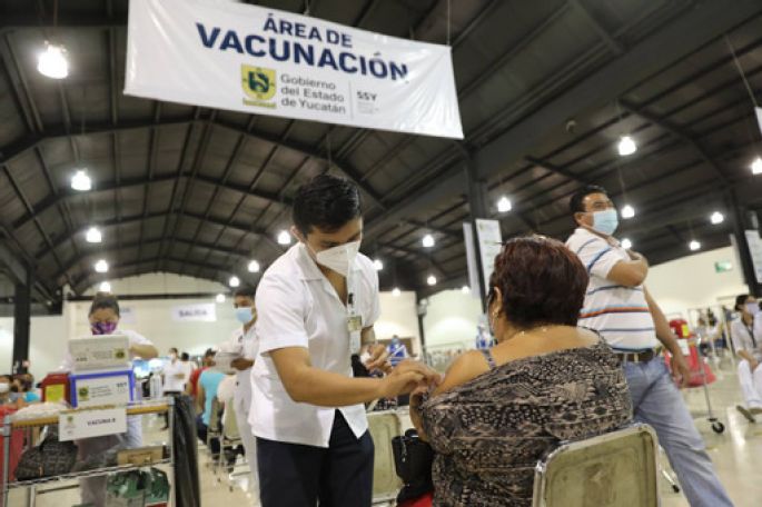 Cuarentones en Mérida, comienzan a recibir la segunda dosis contra el Coronavirus