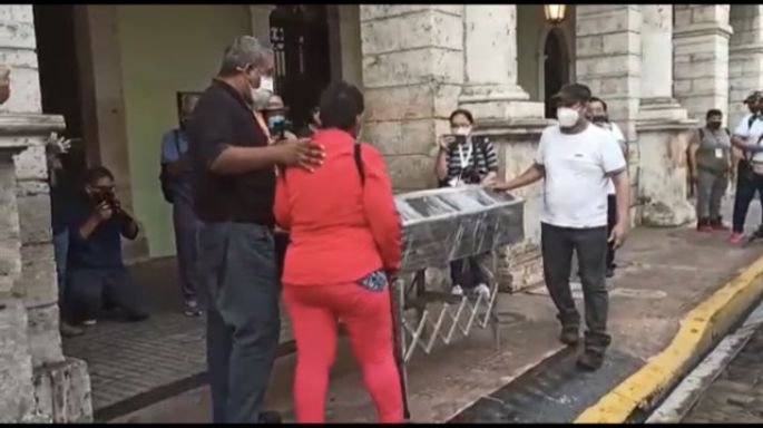 Gobierno del Estado brinda apoyo a madre de joven de Veracruz fallecido en Mérida