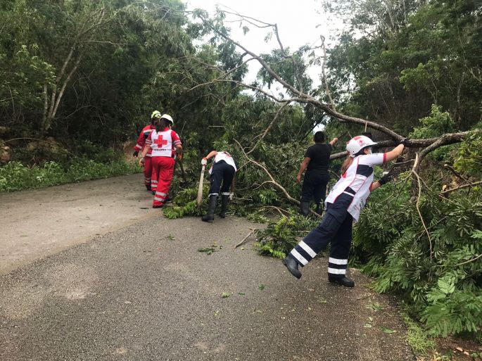 Voluntarios de CRM realizan evaluaciones preliminares de daños tras el paso de Grace