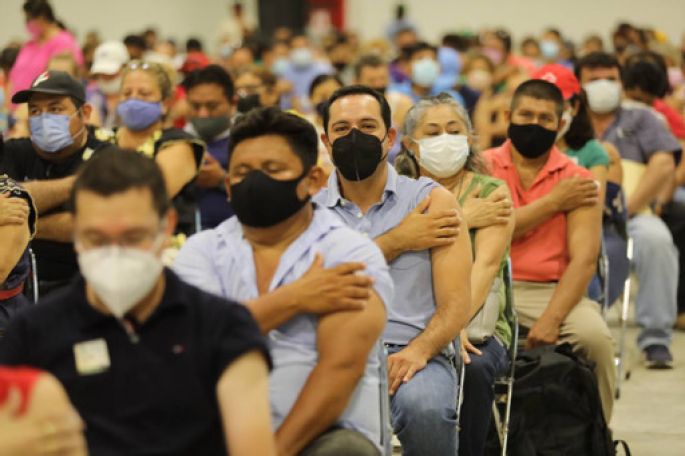 Mauricio Vila recibe su segunda dosis contra el Coronavirus